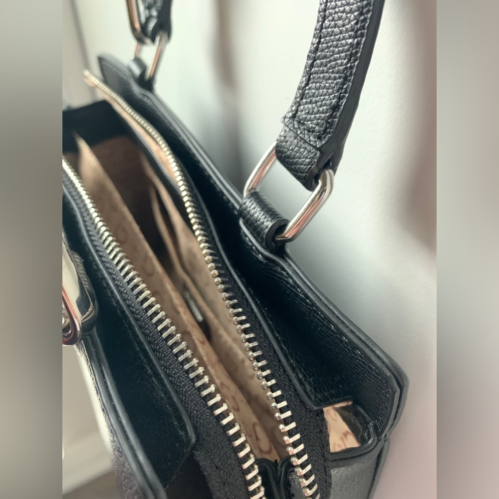 🇨🇦 Guess - Small Crossbody and Handbag Purse - Picture 12 of 13